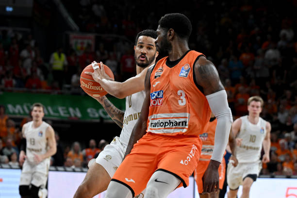 的年轻教头 的年轻教头